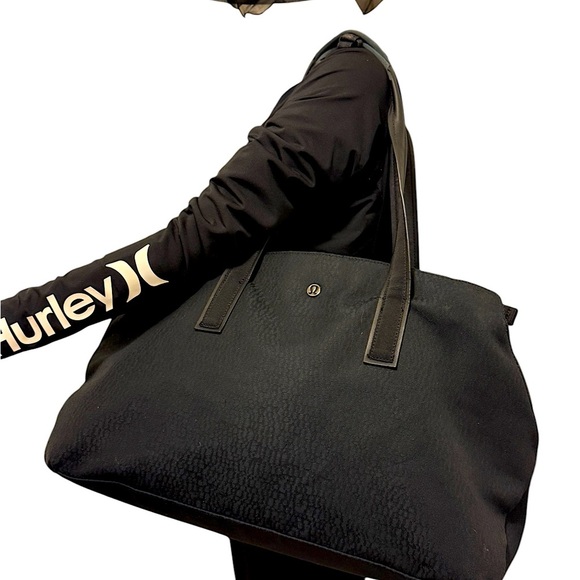 Lululemon Go-Getter Bag (Heat)
Heathered Nocturnal Teal Tote, Gym, Overnight - Picture 1 of 15